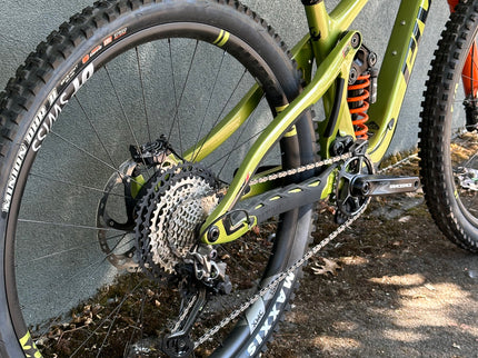 Pivot "Switchbird" Electric Lime Small  XT/XTR w/ Carbon Wheels