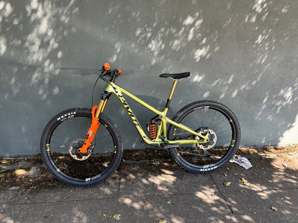 Pivot "Switchbird" Electric Lime Small  XT/XTR w/ Carbon Wheels